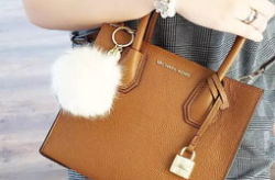 小姐姐包手提,小姐姐包手提，演绎个性魅力新风尚