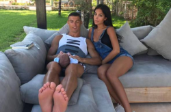 c罗女友乔治安娜写真,C罗女友的优雅魅力瞬间