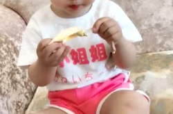 小姐姐宝宝可爱,小姐姐倾心呵护