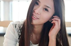 中分小姐姐头发长,中分小姐姐的优雅风采